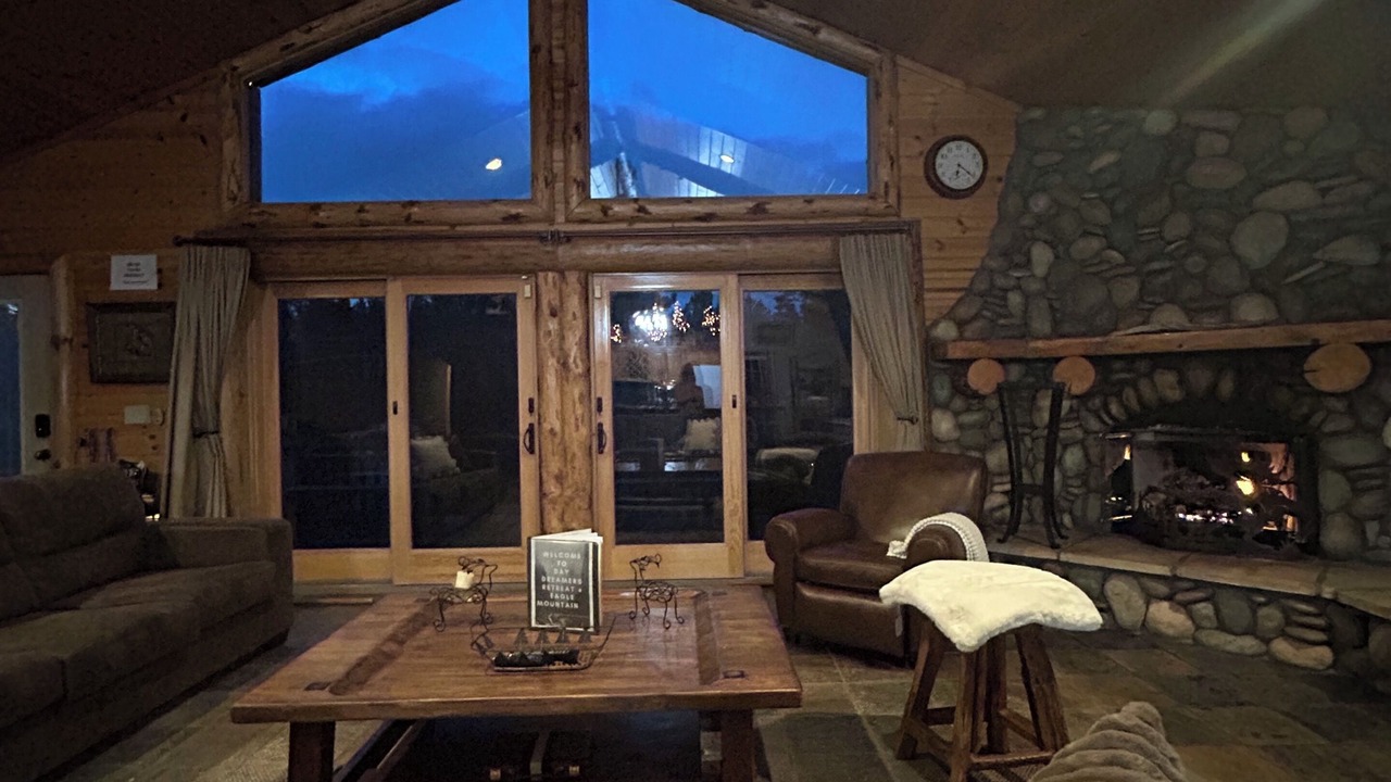 Photo of Livingroom in Eagle Mountain Estates