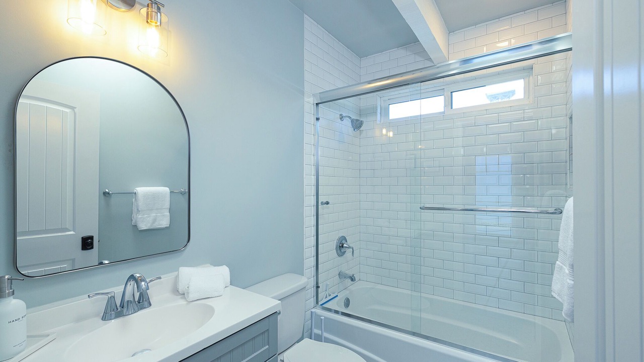 Photo of Bathroom in Oxnard Shores