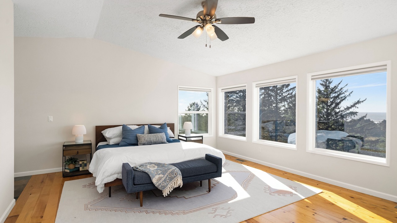 Photo of Bedroom in Neskowin