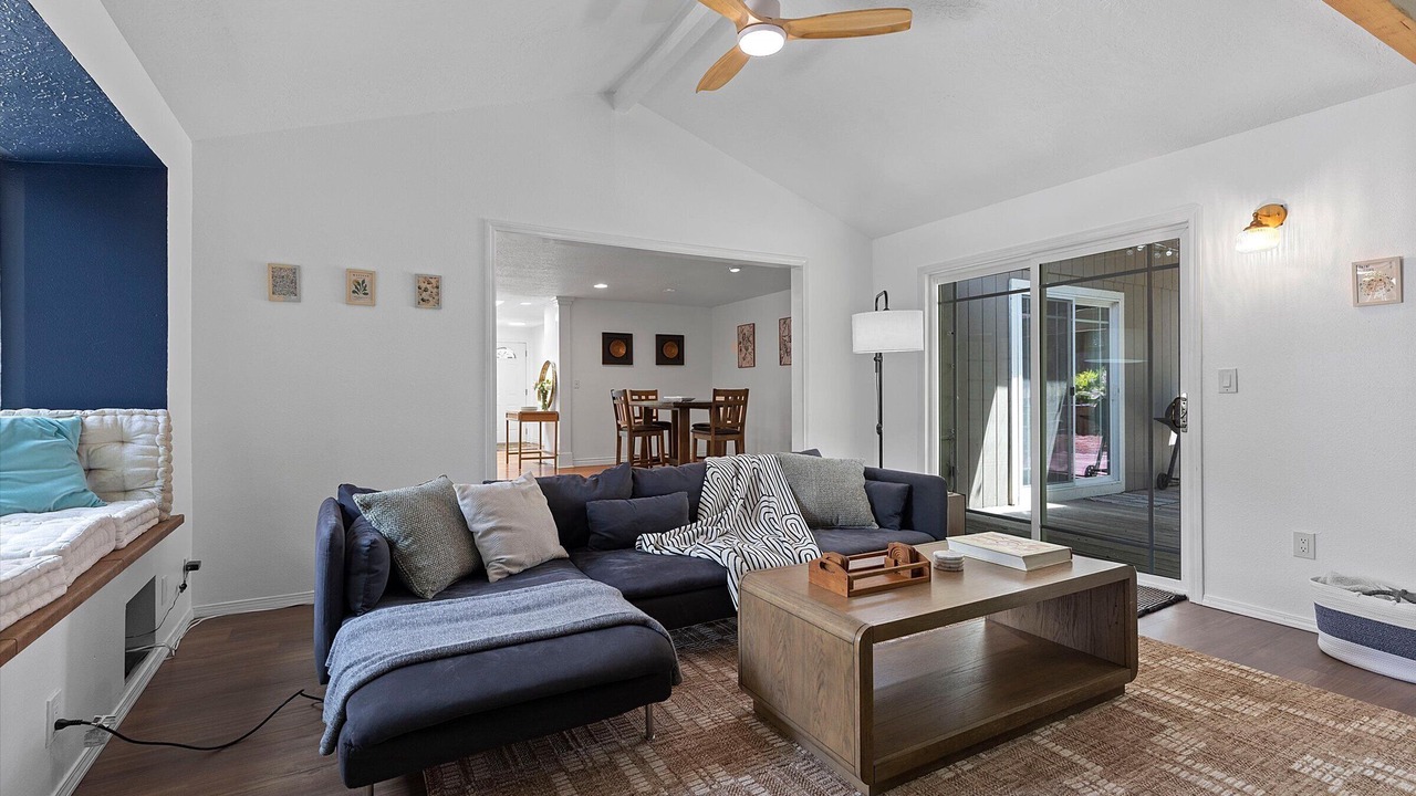 Photo of Livingroom in Aloha