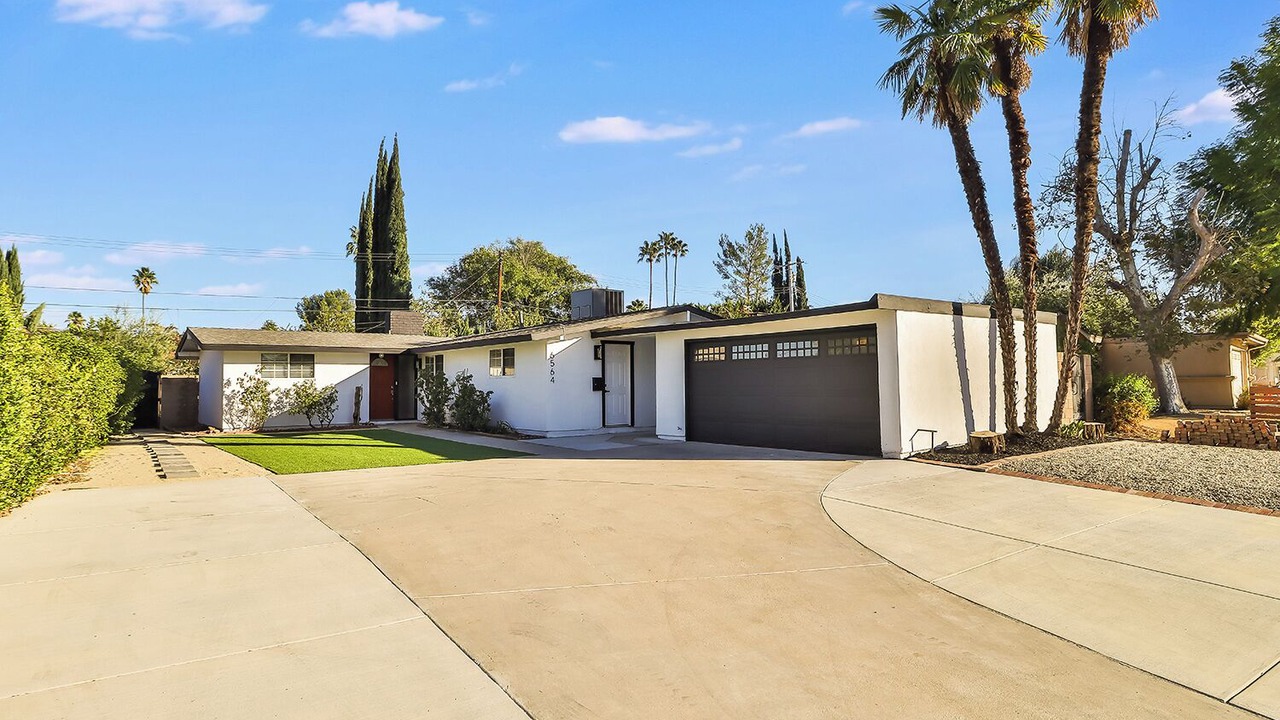 Photo of Outdoor in Canoga Park