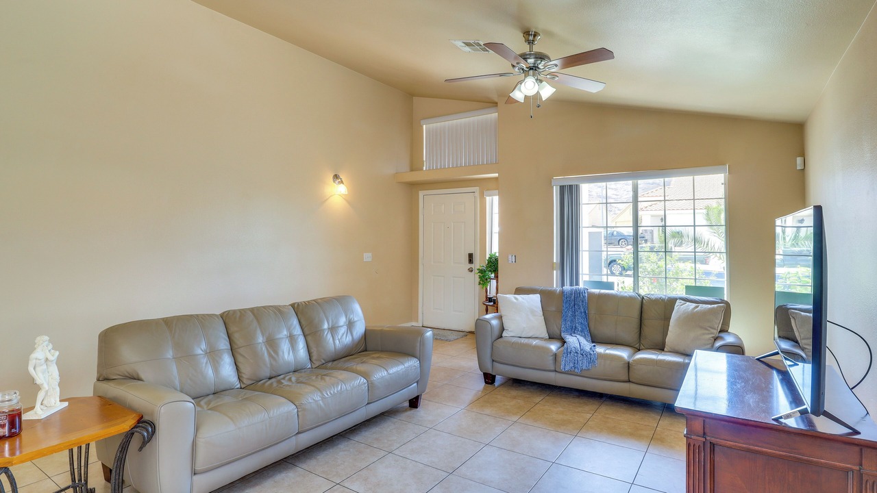 Photo of Livingroom in Highland Hills