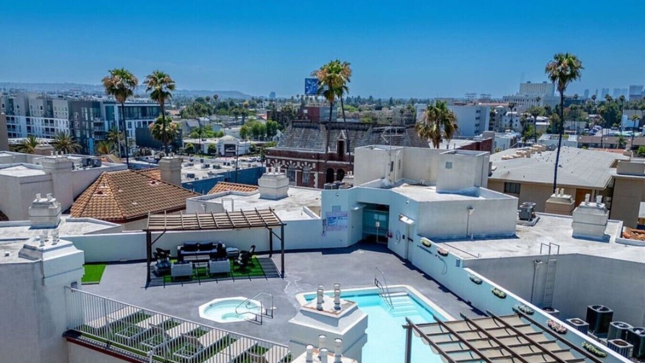 Photo of Outdoor in Wilshire
