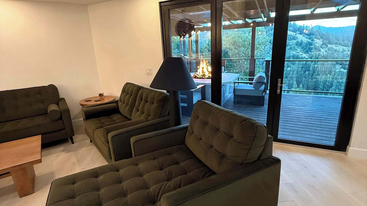Photo of Livingroom in Garberville