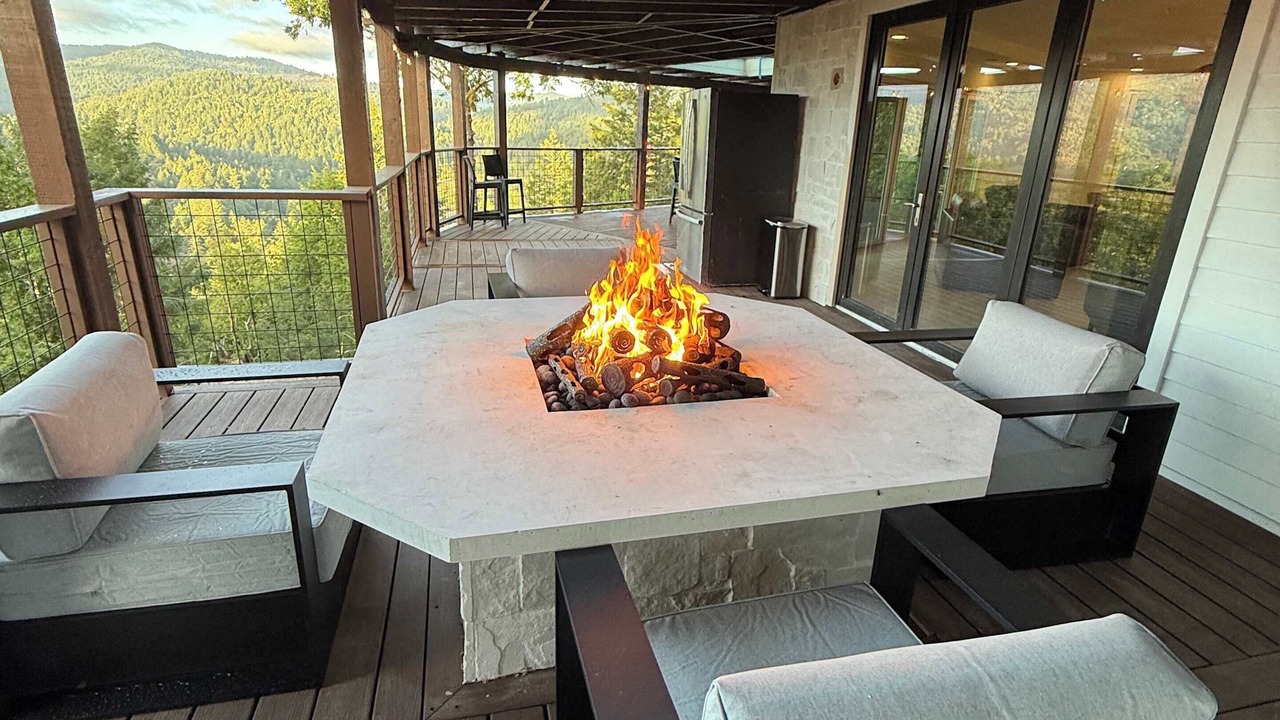 Photo of Patio Balcony in Garberville