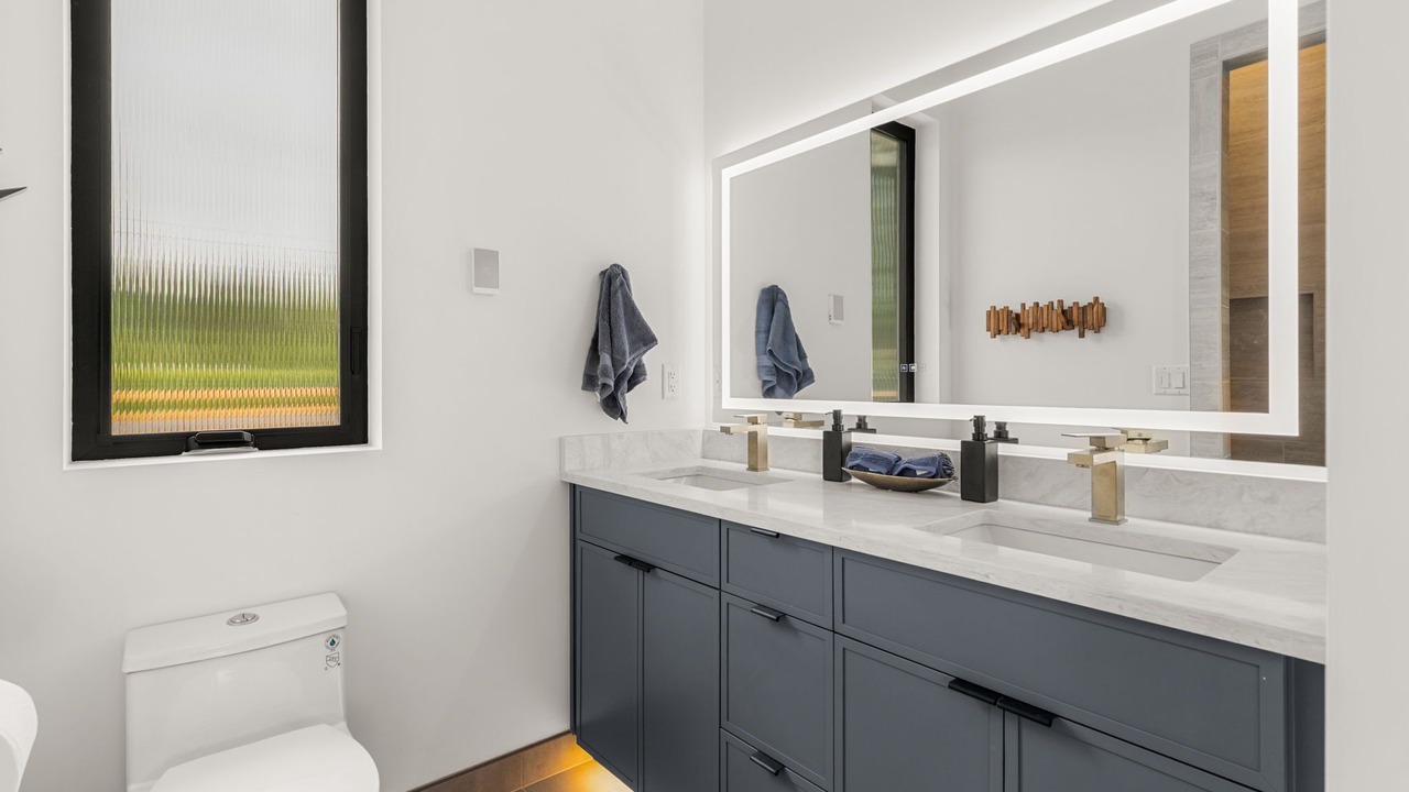 Photo of Bathroom in Sandy