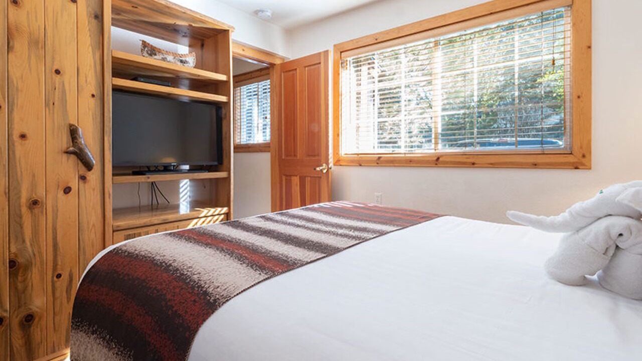 Photo of Bedroom in Tahoya Shores