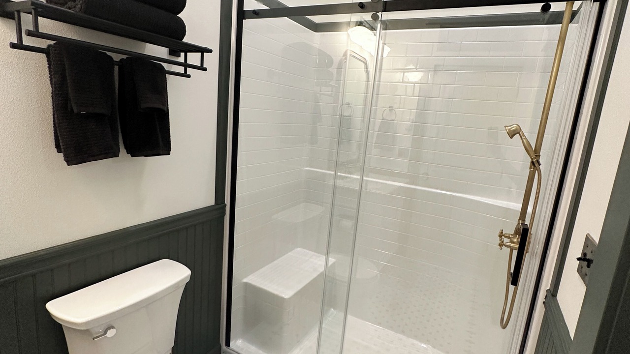 Photo of Bathroom in Clatskanie