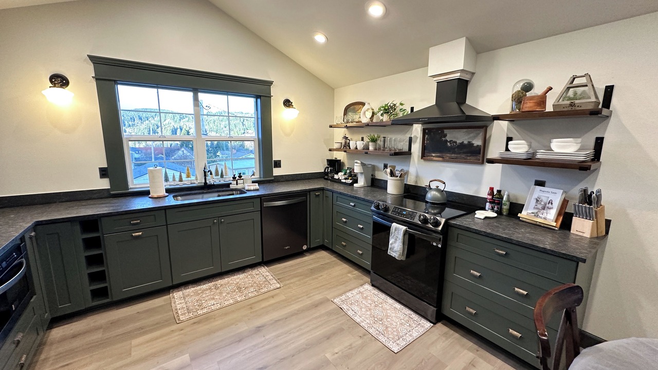 Photo of Kitchen in Clatskanie