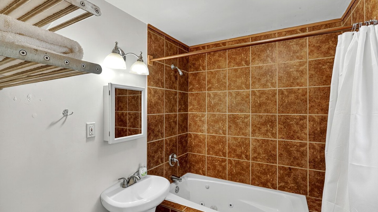 Photo of Bathroom in Cobb