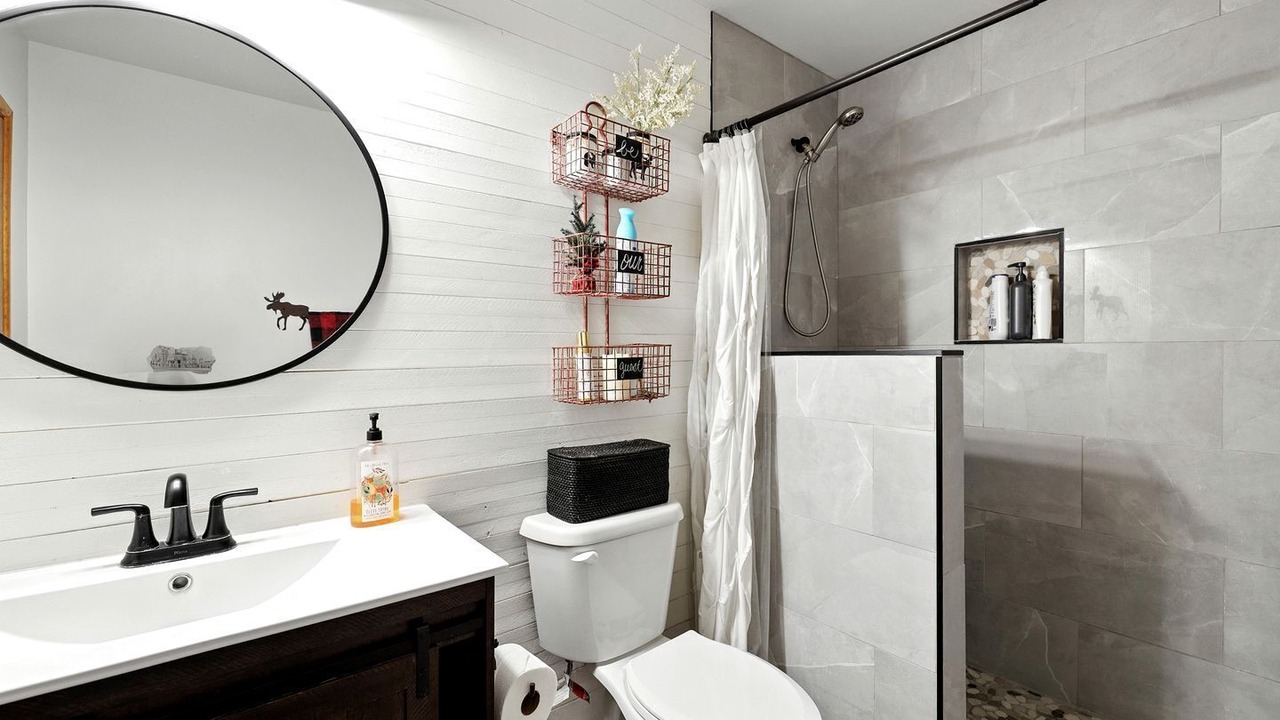 Photo of Bathroom in Moonridge