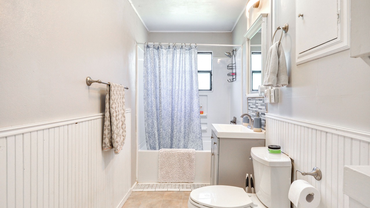 Photo of Bathroom in Cathlamet