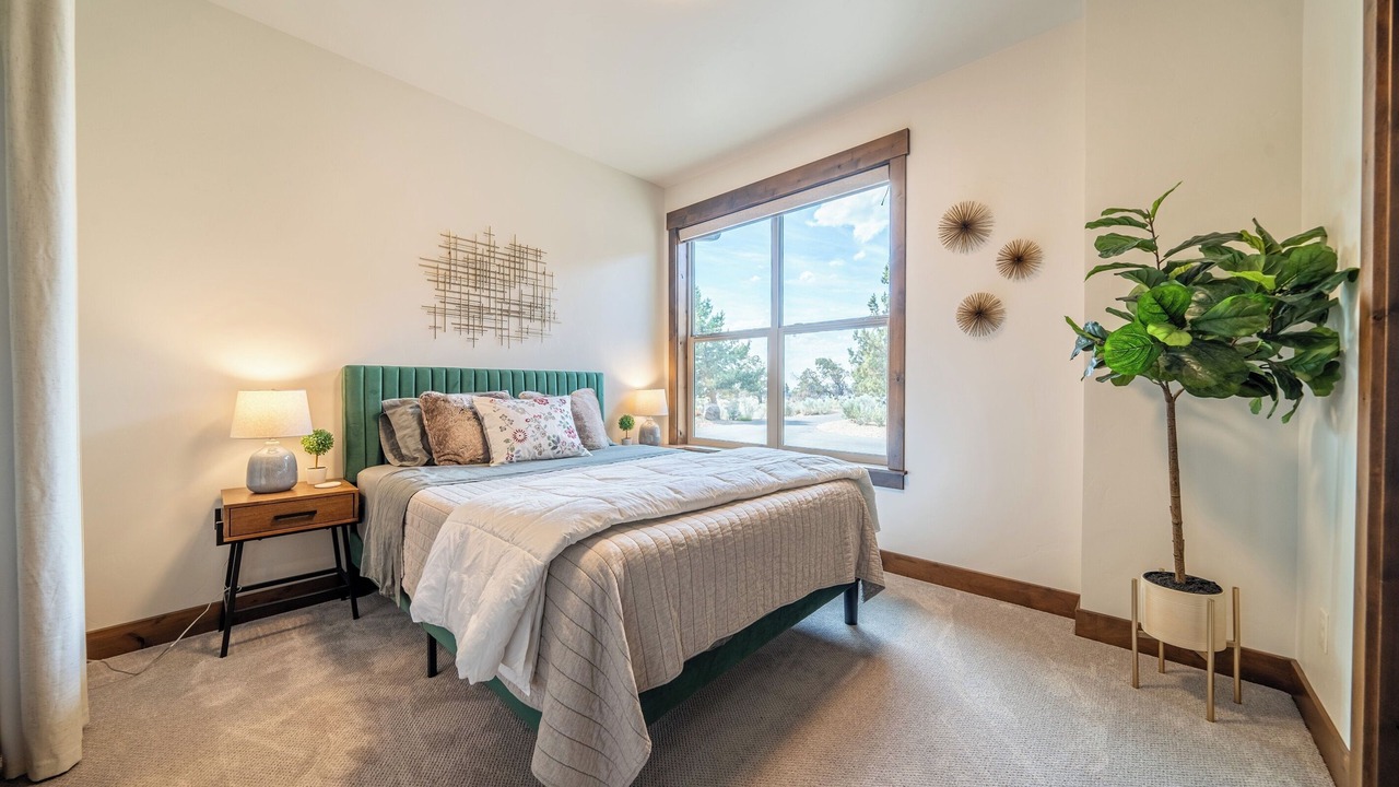 Photo of Bedroom in Powell Butte