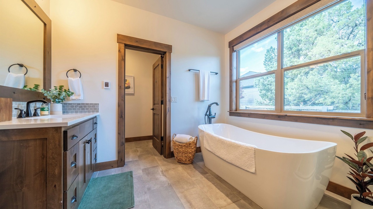 Photo of Bathroom in Powell Butte
