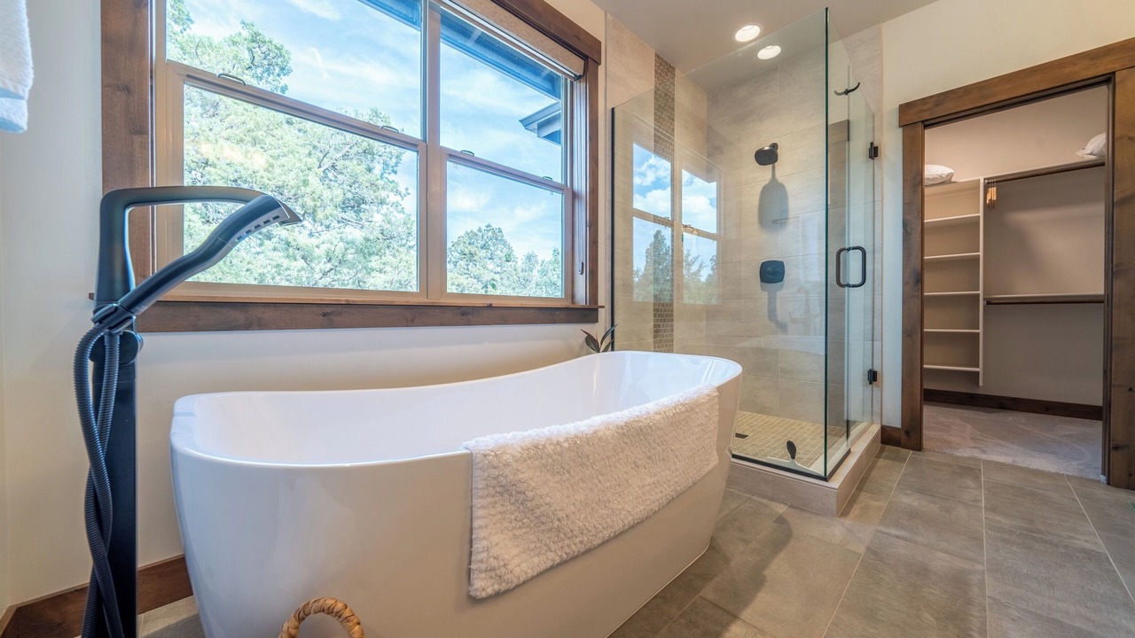 Photo of Bathroom in Powell Butte