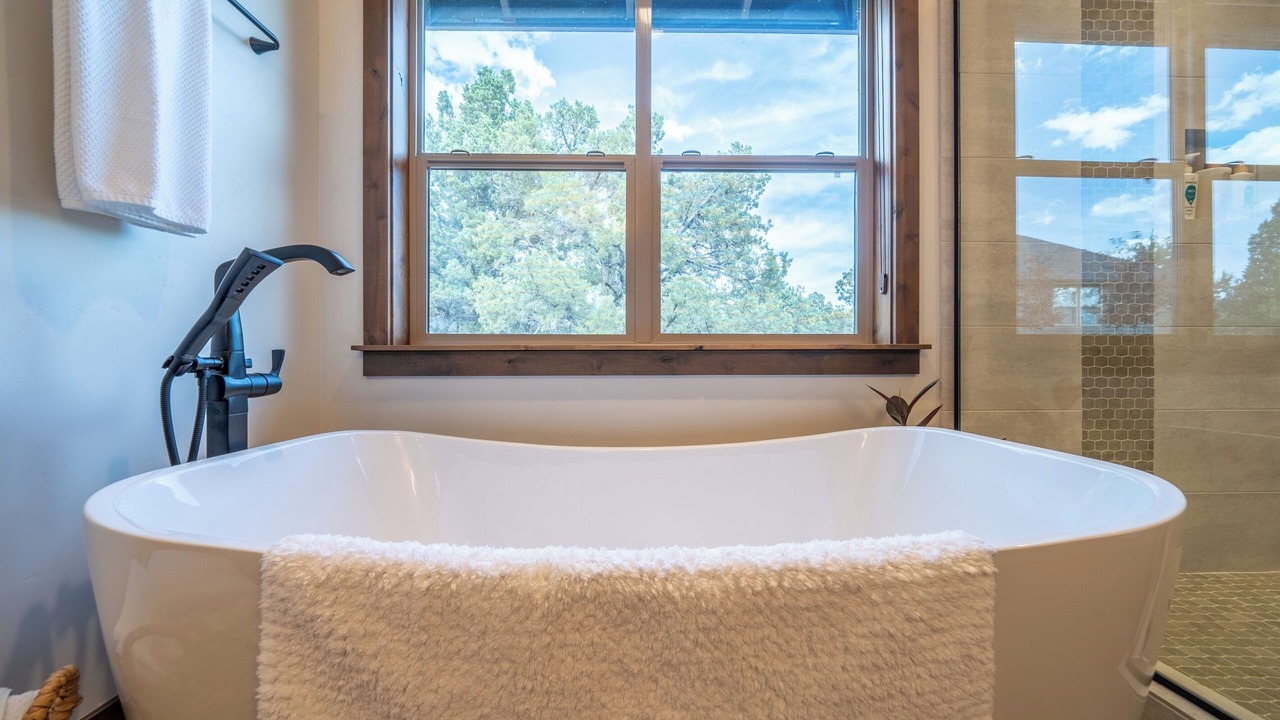 Photo of Bathroom in Powell Butte