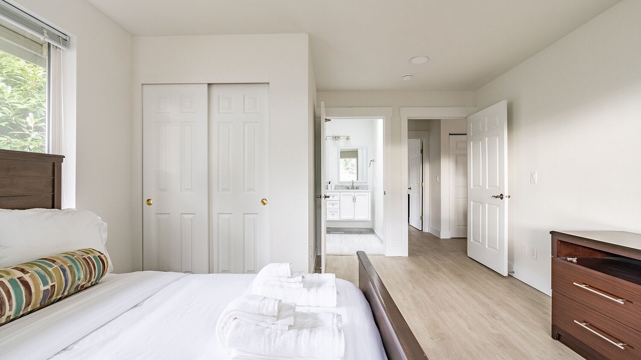 Photo of Bedroom in Haller Lake