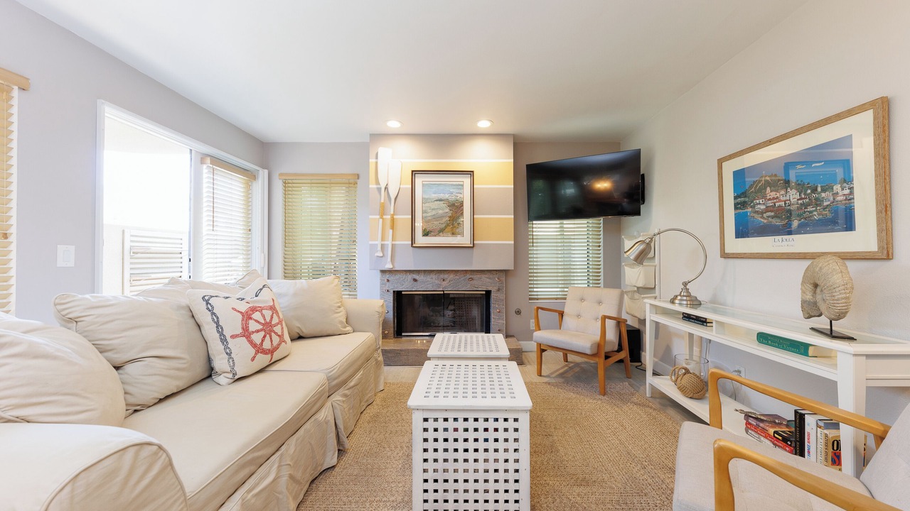 Photo of Livingroom in La Jolla Shores