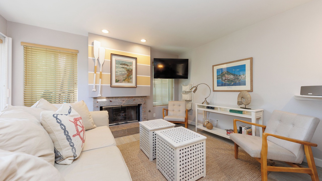 Photo of Livingroom in La Jolla Shores