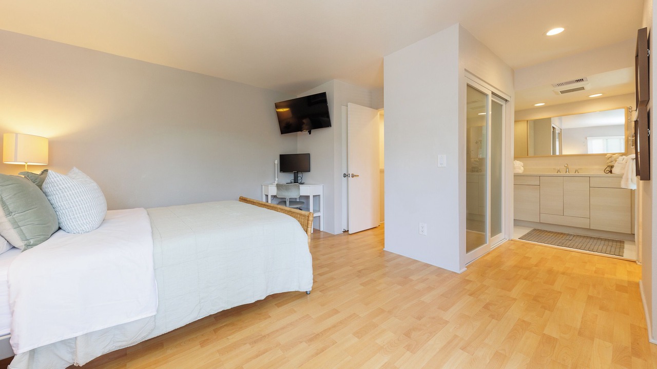 Photo of Bedroom in La Jolla Shores