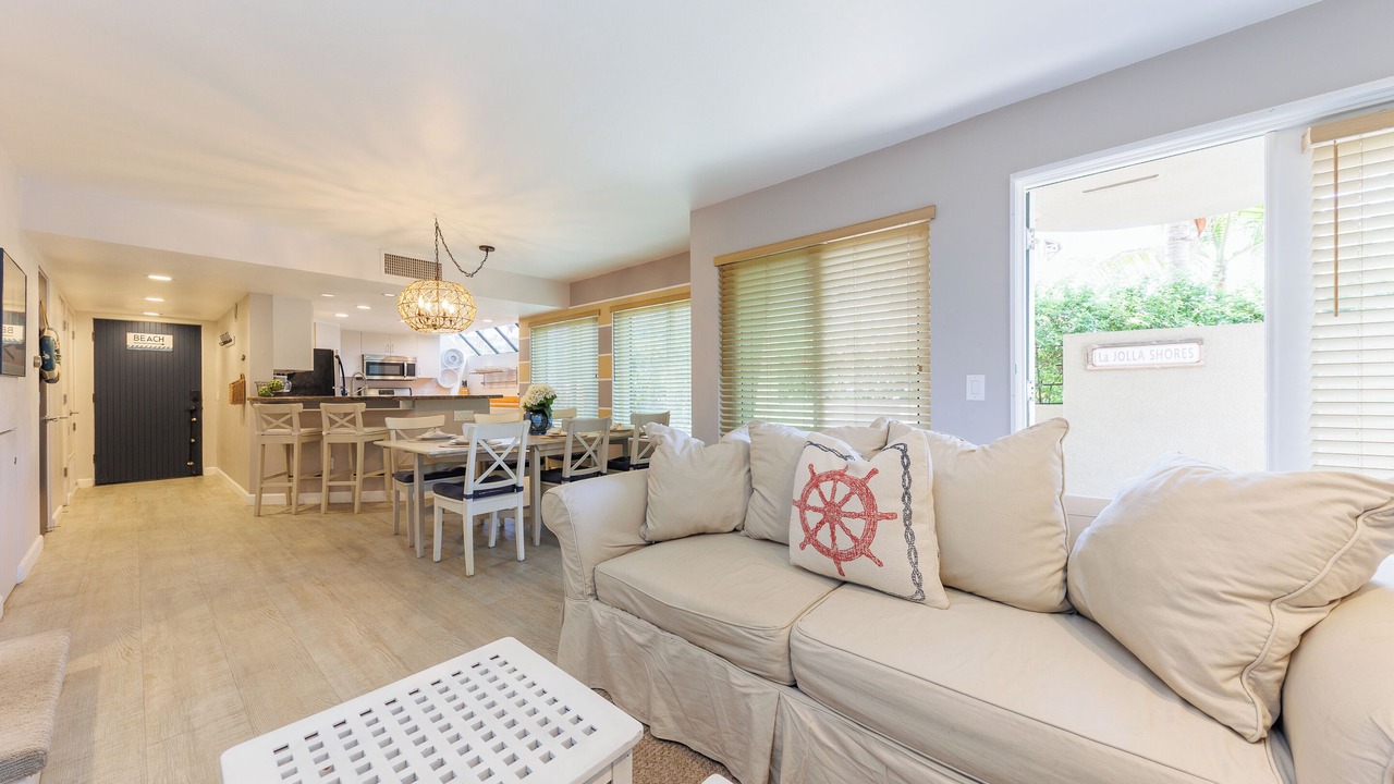 Photo of Livingroom in La Jolla Shores