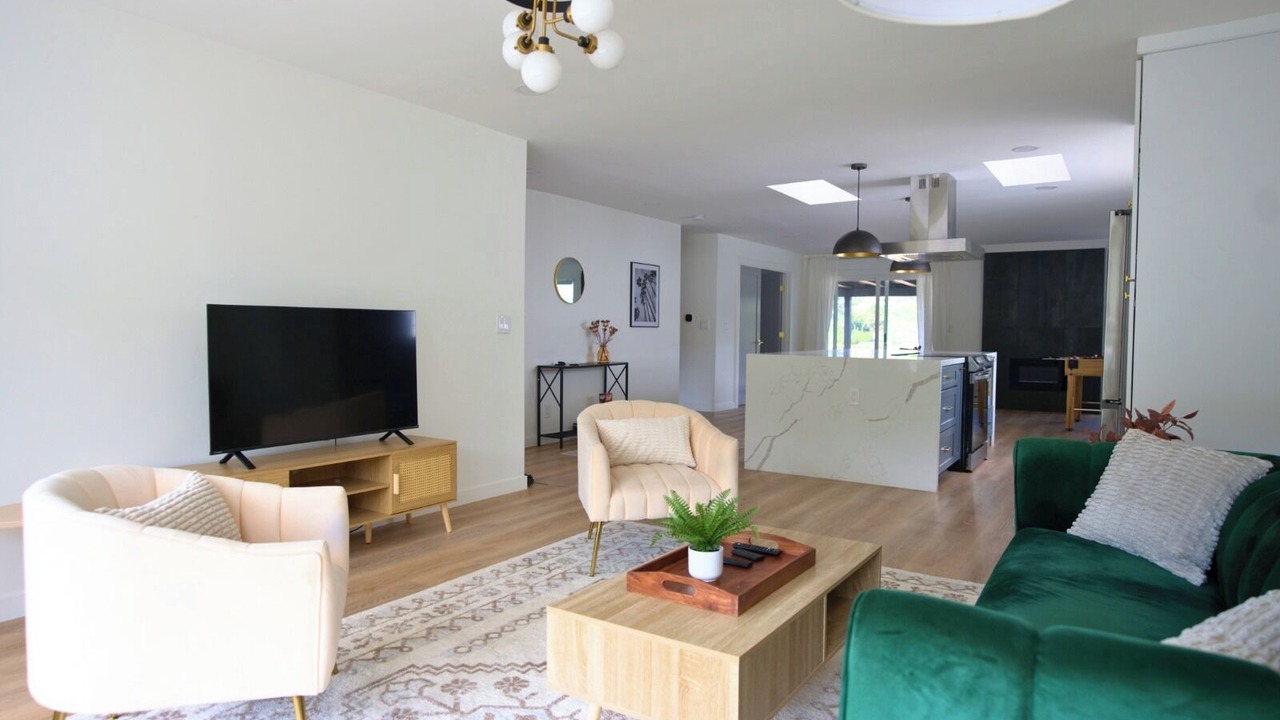 Photo of Livingroom in Allied Gardens