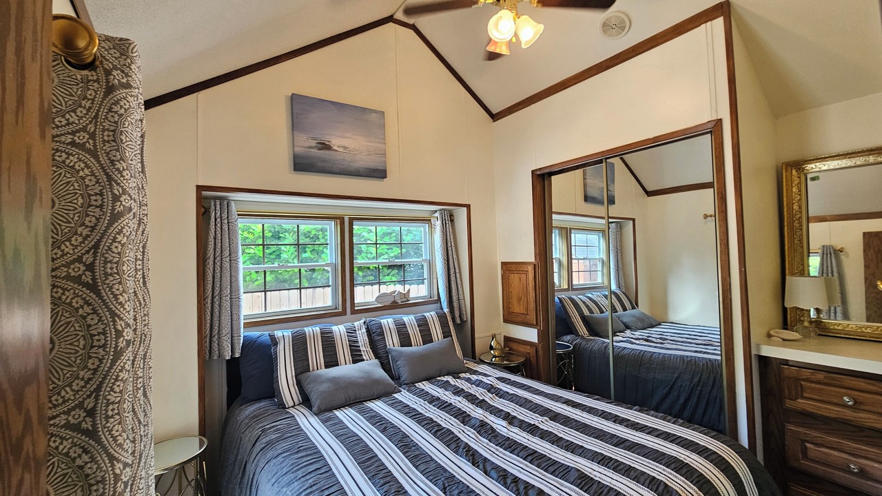 Photo of Bedroom in Lakeside