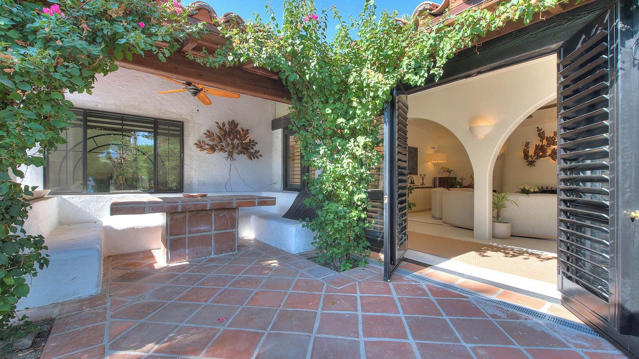 Photo of Patio Balcony in The Movie Colony