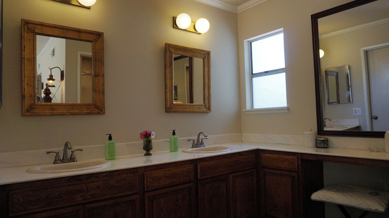 Photo of Bathroom in Thousand Oaks