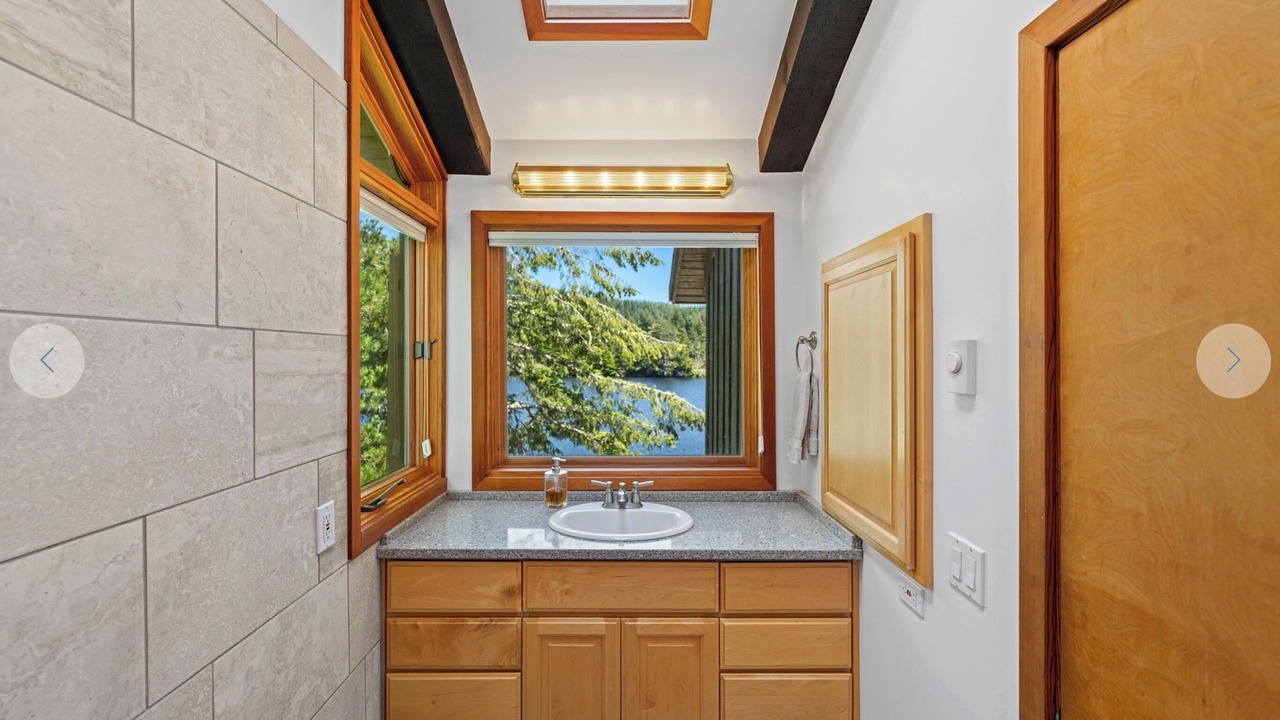 Photo of Bathroom in Saunders Lake