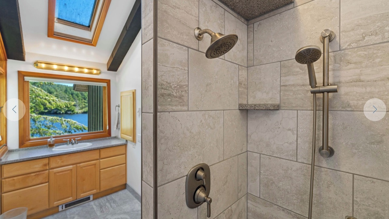 Photo of Bathroom in Saunders Lake