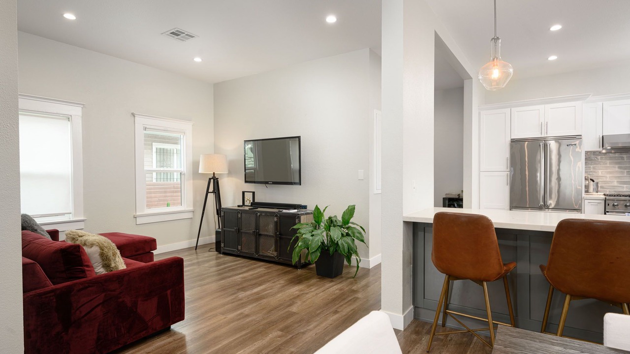 Photo of Livingroom in Mid City