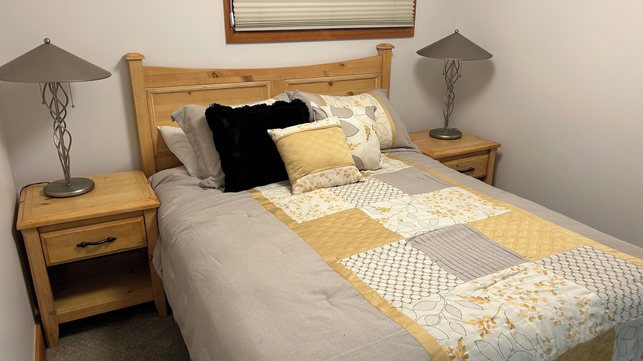Photo of Bedroom in Saunders Lake