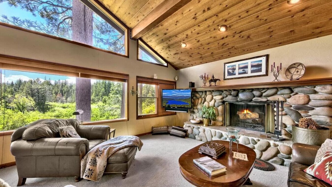 Photo of Livingroom in Black Bart