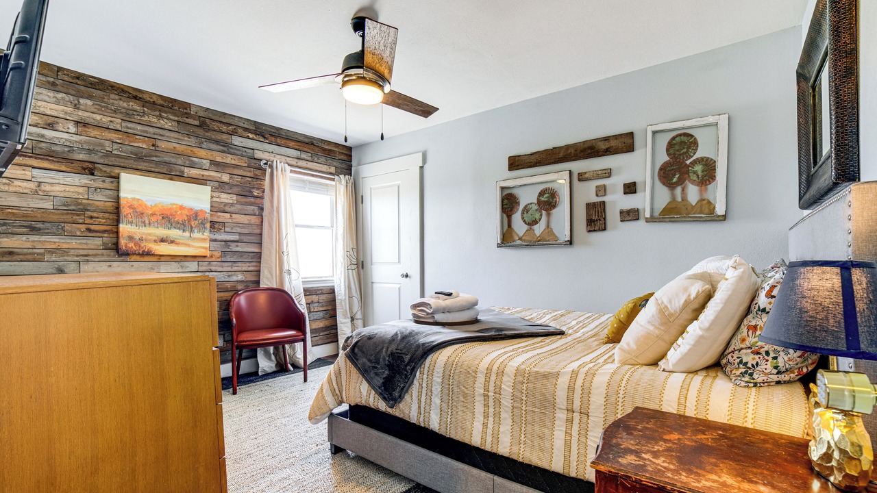 Photo of Bedroom in Lyon County