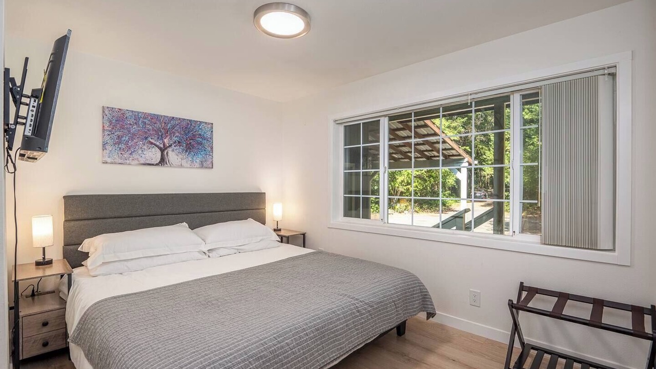 Photo of Bedroom in McKenzie Bridge
