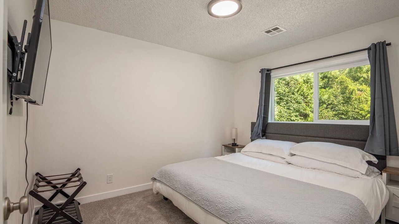 Photo of Bedroom in McKenzie Bridge