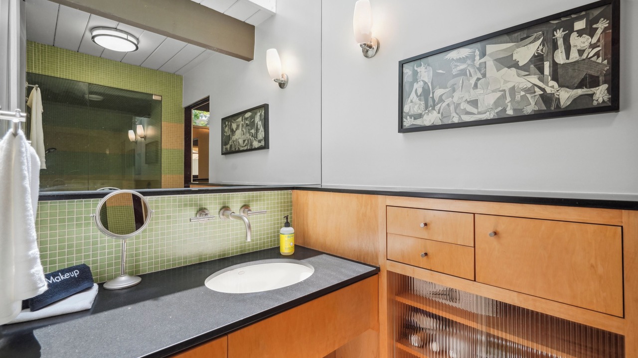 Photo of Bathroom in Thousand Oaks