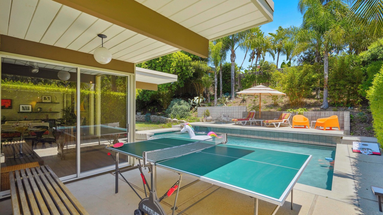 Photo of Patio Balcony in Thousand Oaks