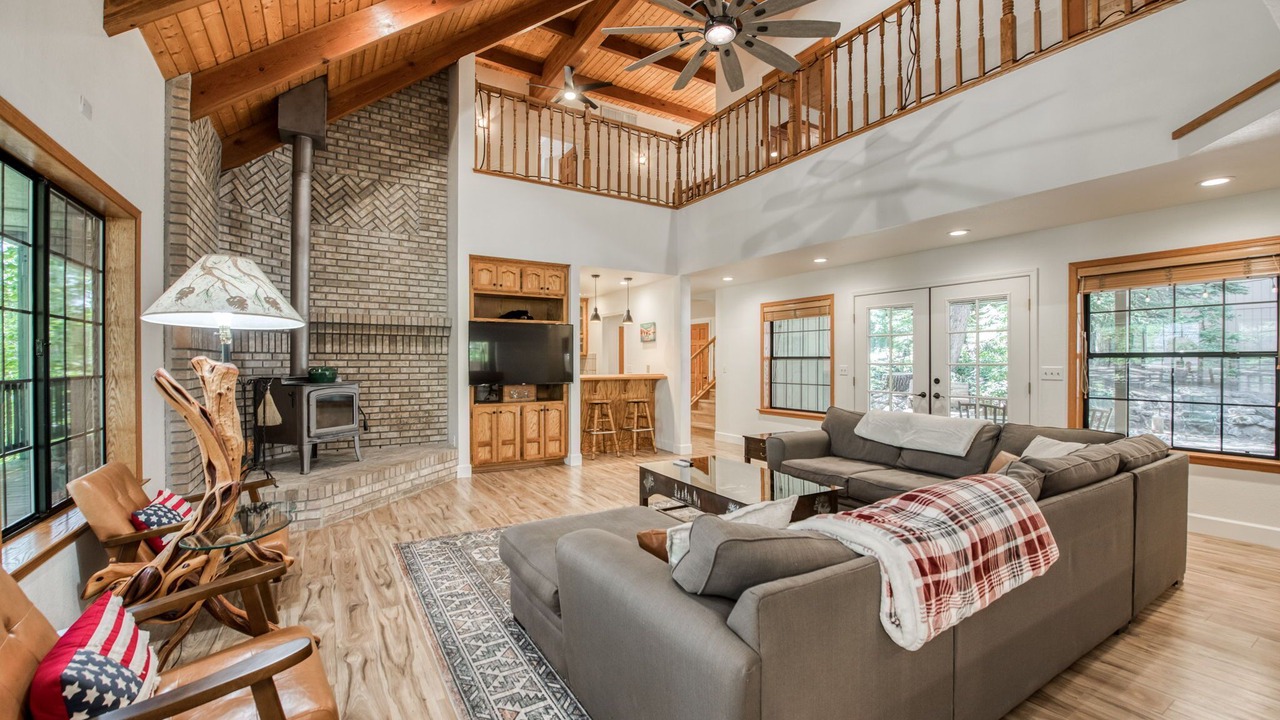 Photo of Livingroom in Shaver Lake