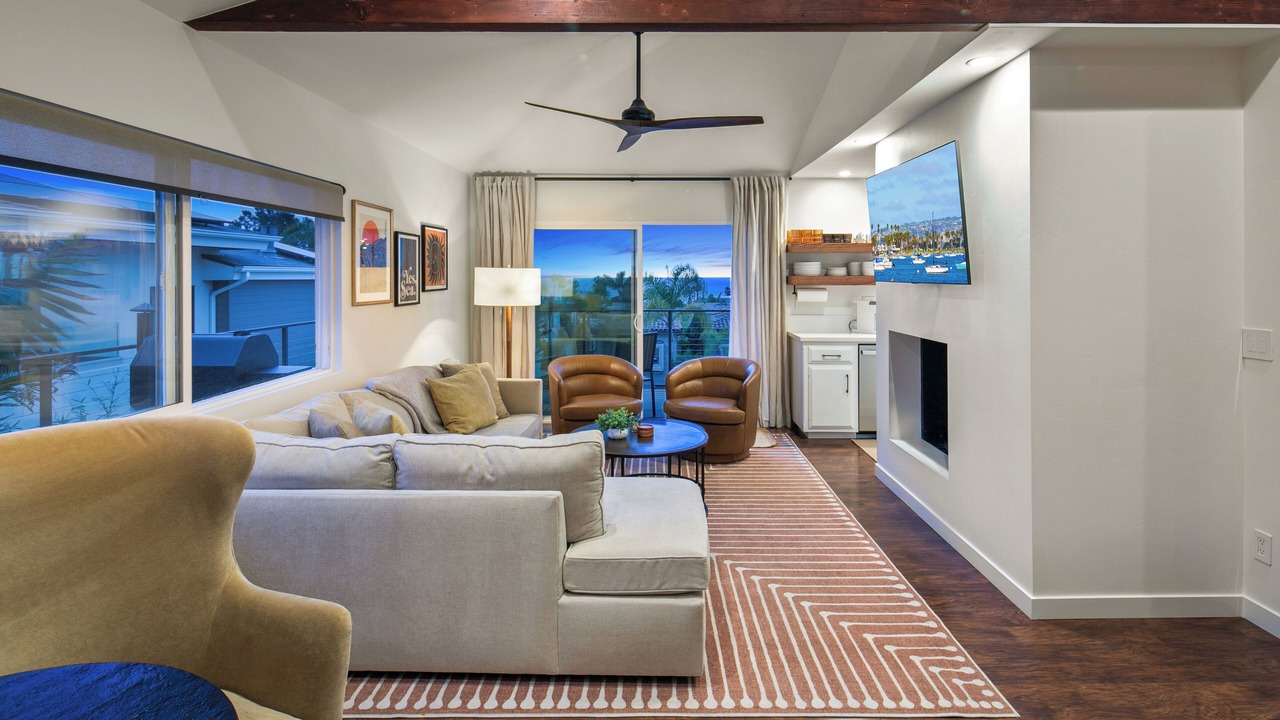 Photo of Livingroom in Cardiff-by-the-Sea