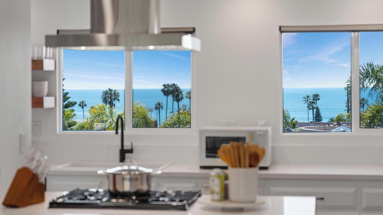 Photo of Kitchen in Cardiff-by-the-Sea