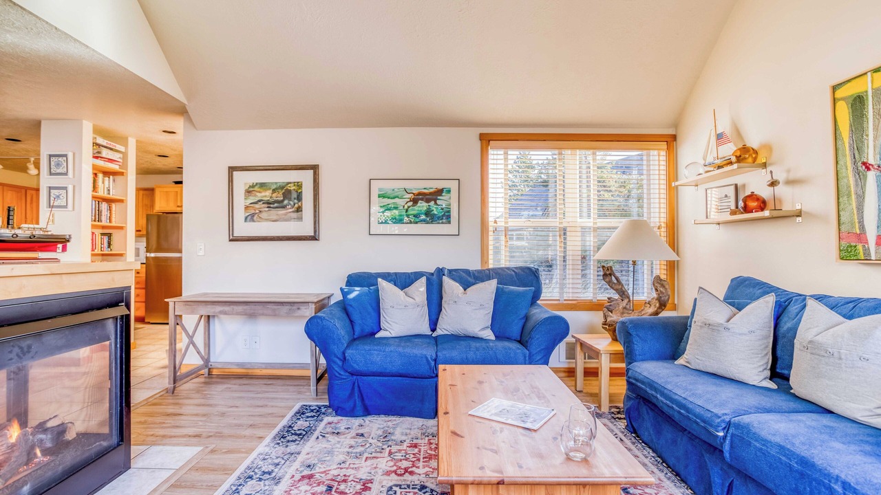 Photo of Livingroom in Shorepine Village