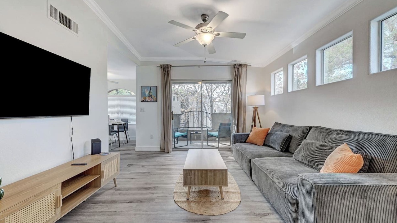 Photo of Livingroom in Spring Valley