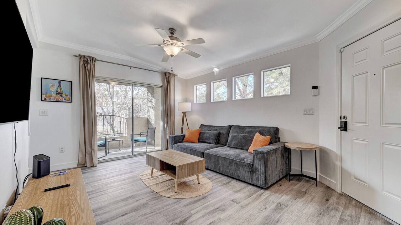 Photo of Livingroom in Spring Valley