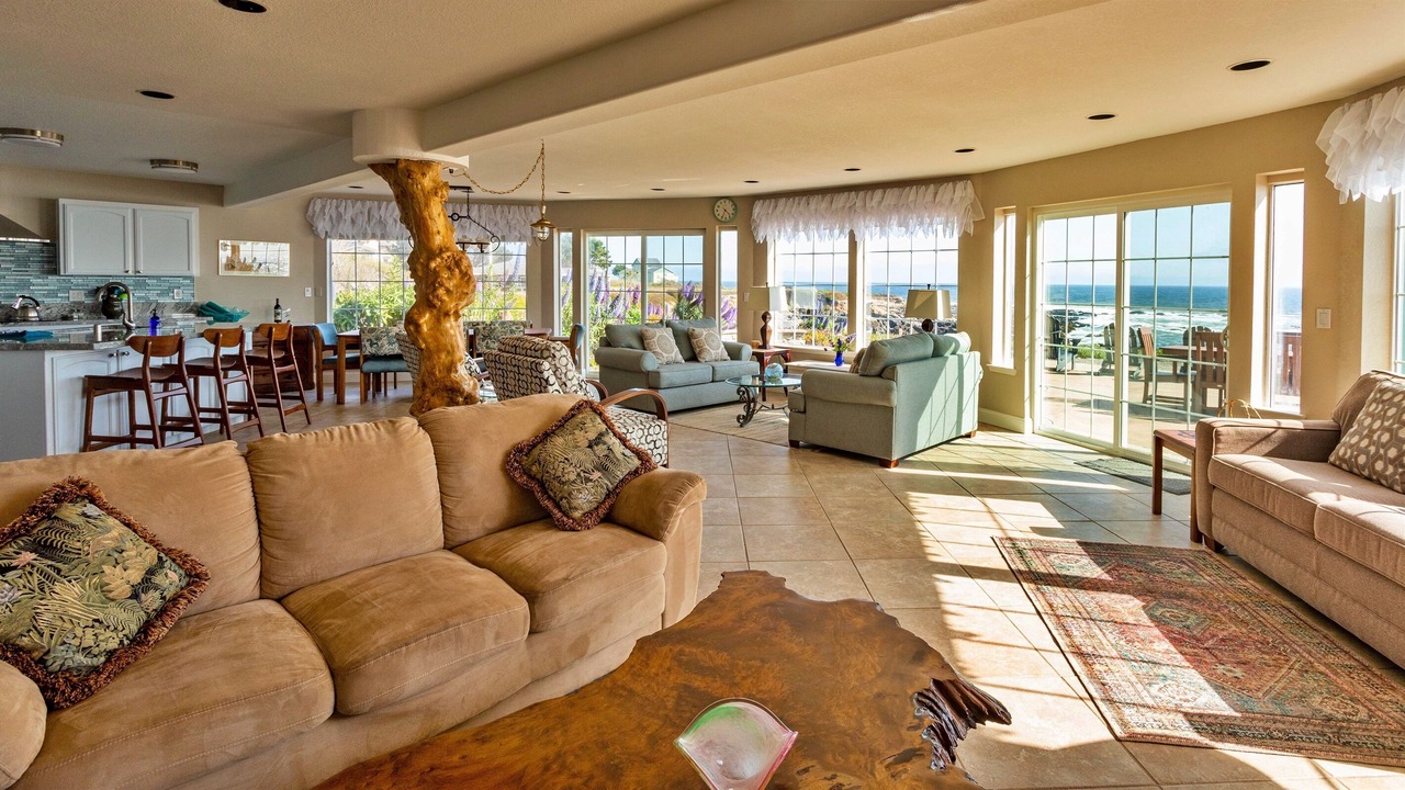 Photo of Livingroom in Shelter Cove