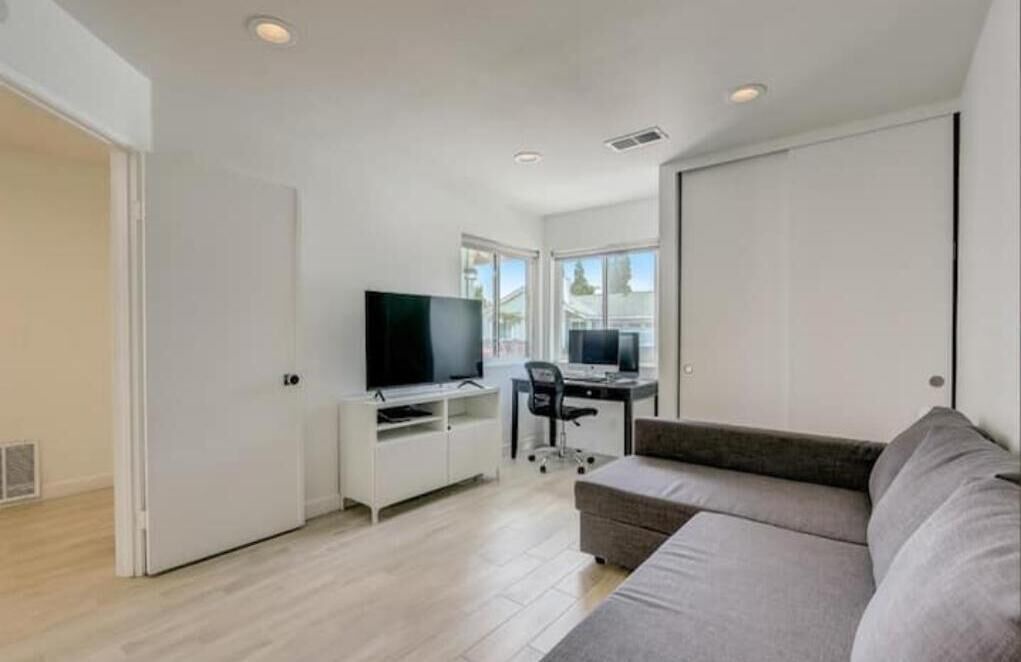 Photo of Livingroom in Eastlake