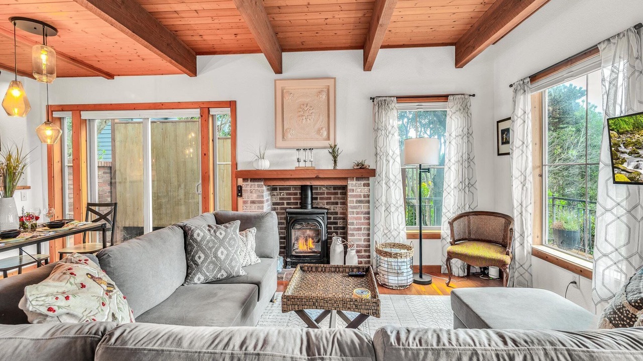 Photo of Livingroom in Lincoln City