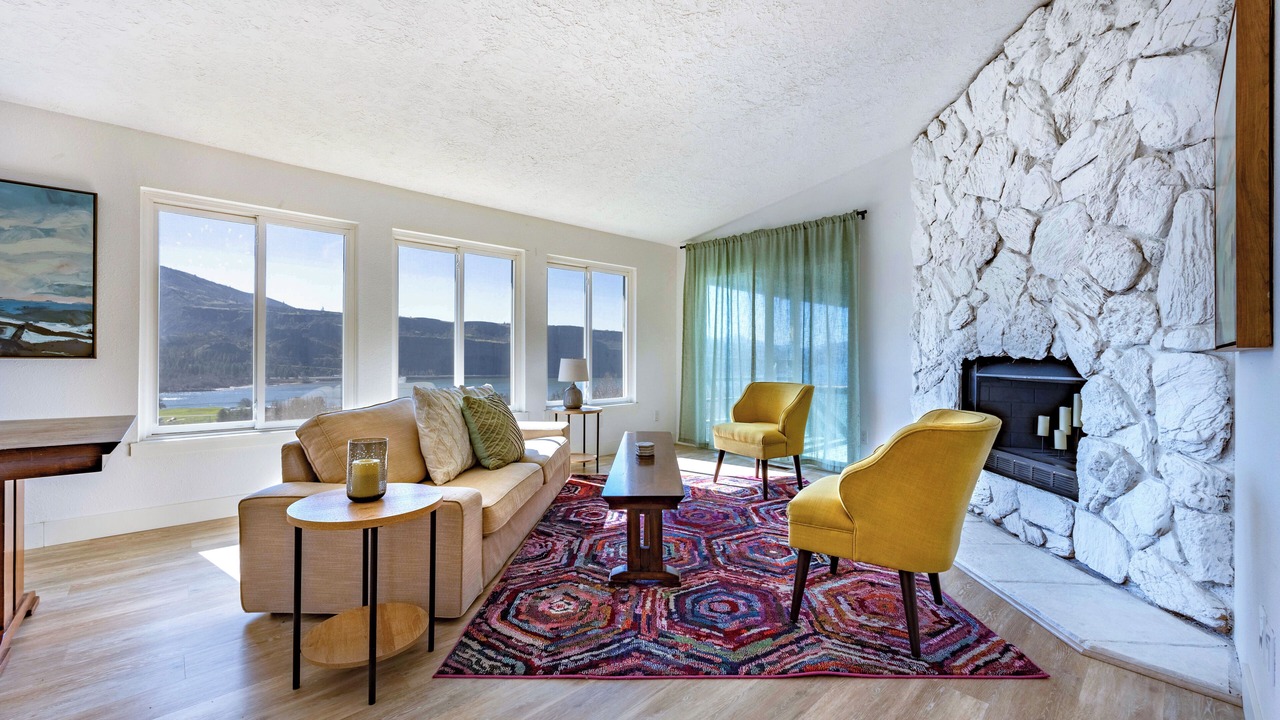 Photo of Livingroom in Lyle