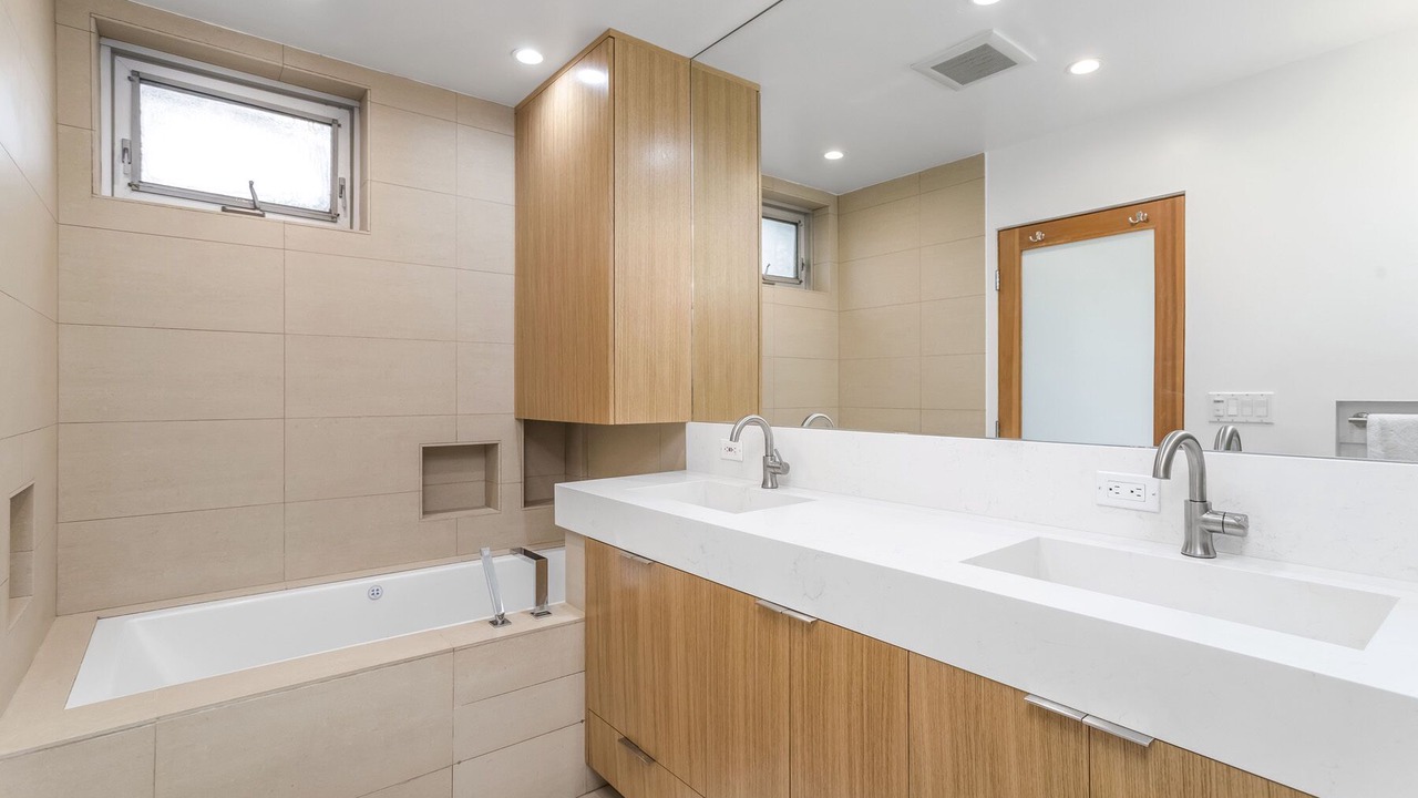 Photo of Bathroom in Beverly Grove
